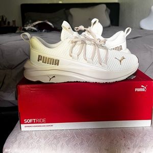 Brand new puma’s. Size 7